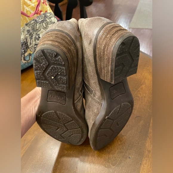 Born Bessie Brown Suede Ankle Boots 7.5 - Picture 3 of 9